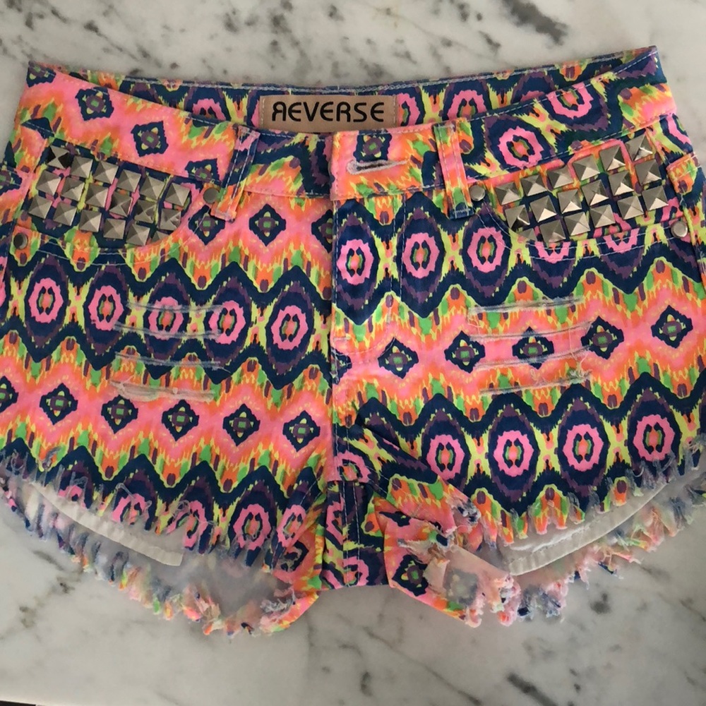 Patterned jean shorts